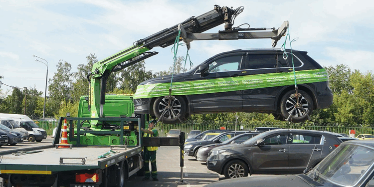 Как и за что эвакуируют автомобили с улиц