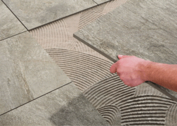 Монтаж керамогранитной плитки: этапы и особенности