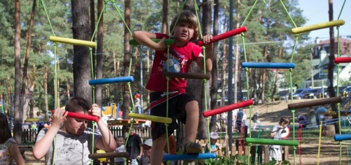 Детские игры и квесты в верёвочном парке: чем занять маленьких гостей