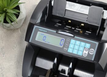 Счётчики и детекторы валют: зачем нужны и как выбрать правильно