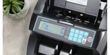 Счётчики и детекторы валют: зачем нужны и как выбрать правильно