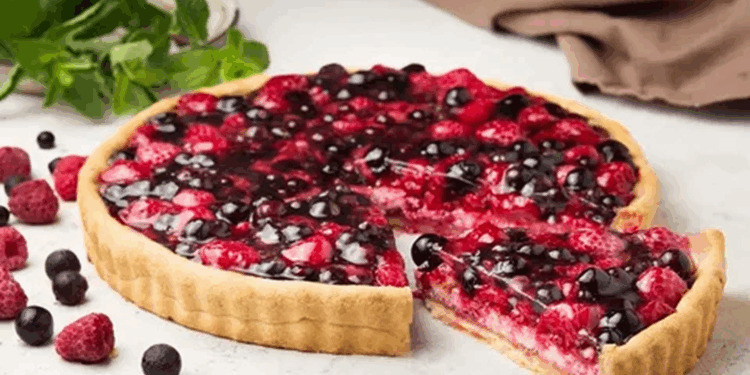 Пирог из ягод: правила и особенности приготовления