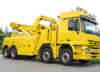 Как проходит грузовая эвакуация на платной трассе и кто оплачивает услугу