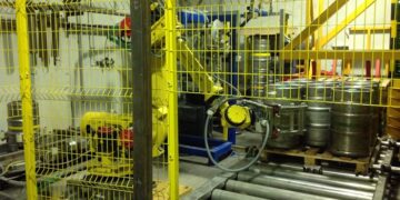 Как автоматизация паллетирования пивных кег повышает эффективность производства