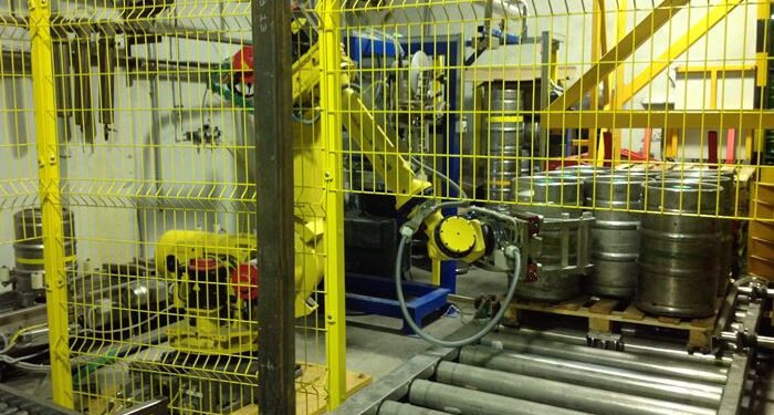 Как автоматизация паллетирования пивных кег повышает эффективность производства