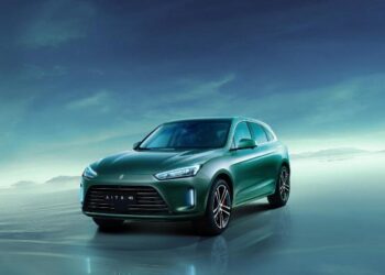 AITO M9 vs M5: сравнение параметров, оснащения и ценового предложения