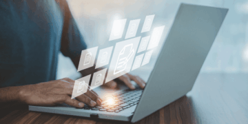 Документооборот в логистике: как упростить ручные процессы