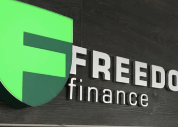 Какие улучшения в системе управления рисками были введены Freedom Finance