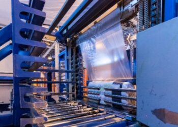 Преимущества самоклеящей пленки в производстве и применении для различных поверхностей