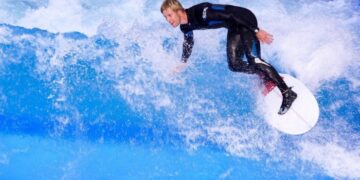 Полное руководство по обучению серфингу и выбору необходимого снаряжения для начинающих