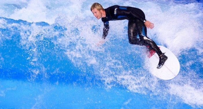 Полное руководство по обучению серфингу и выбору необходимого снаряжения для начинающих