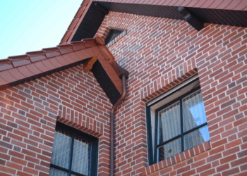 Практические советы по правильной кладке кирпичных стен для прочности и эстетики