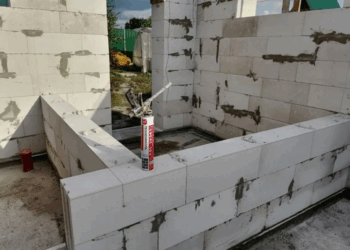 Правила кладки газобетонных перегородок для прочности и качества строительства