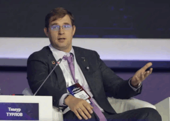 Курс тенге укрепился, а в сети паника: почему разговоры о санкциях и «картах без документов» не имеют под собой оснований