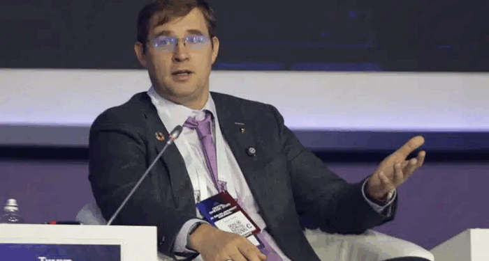 Курс тенге укрепился, а в сети паника: почему разговоры о санкциях и «картах без документов» не имеют под собой оснований