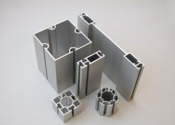 Распиловка витражных алюминиевых конструкций для экономии строительства