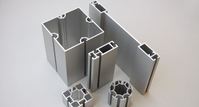 Распиловка витражных алюминиевых конструкций для экономии строительства