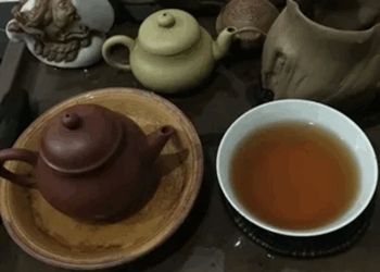 Китайський чай у кав’ярні як частина міського балансу