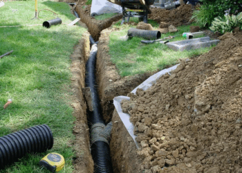 Простые советы по созданию дренажа на участке для защиты от воды и улучшения участка