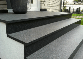 Преимущества и правильный монтаж гранитных ступеней для долговечности и эстетики