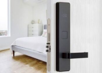 Цифровой комфорт и безопасность: как выбрать умные замки для современного хостела