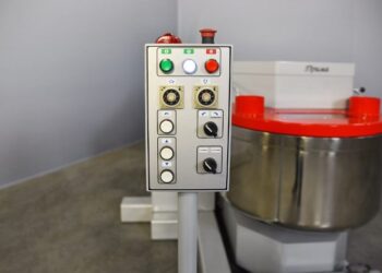 Почему тестомесильная машина помогает экономить?