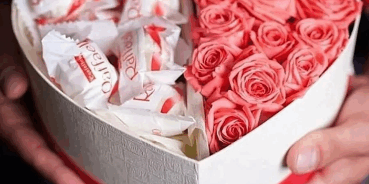 Идеи и советы для приятного подарка девушке без повода, чтобы удивить и порадовать