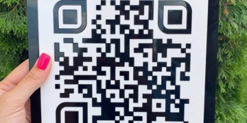 Памятник с QR-кодом: создание и работа цифровой страницы памяти