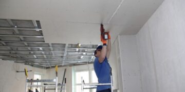 Подвесной потолок своими руками: особенности и правила монтажа
